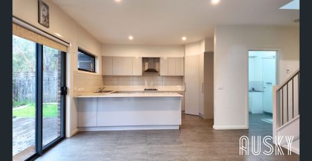 FOR LEASE – Modern 4-Bedroom Townhouse in Croydon North - Photo 3