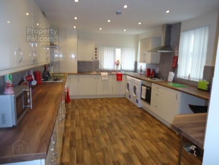 Room 4 22 Cliftonville Avenue, Belfast, BT14 6BX - Photo 4