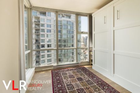 Condo in Downtown Vancouver, BC - Photo 5