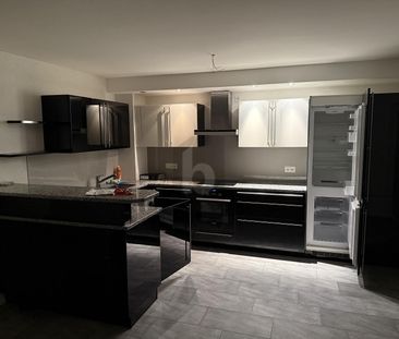 LIGHT, MODERN WITH BALCONY AND TOP KITCHEN - Foto 2