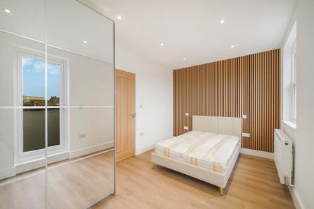 3 bedroom flat to rent - Photo 4