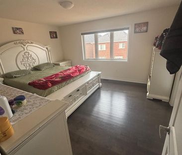 For Lease - 2300 Grainger Loop, Innisfil, Ontario - Photo 3