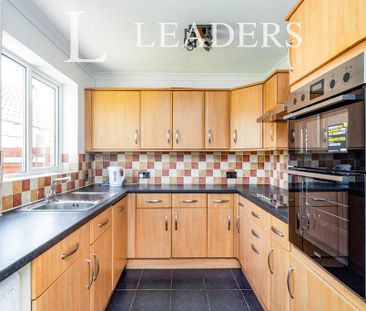 3 bedroom semi-detached house to rent - Photo 5