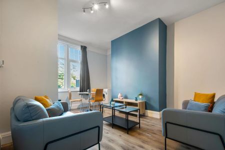 3 bedroom flat to rent - Photo 4