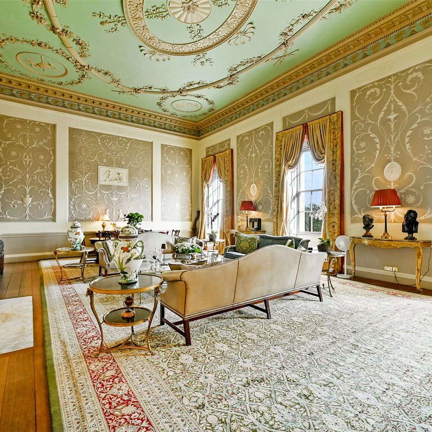 Forming part of the Grade I listed building and set in fifty acres of gardens and grounds, this stunning furnished apartment offers grand accommodation. - Photo 1