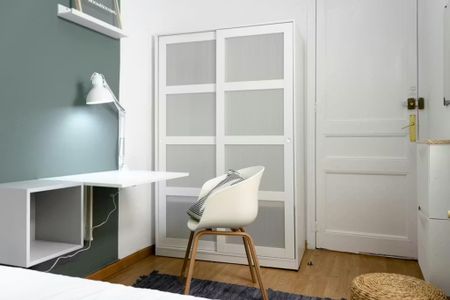 Carrer Gran de Gràcia, Barcelona, Catalonia 08012 - Photo 5