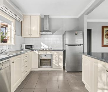 Close To Everything! - Photo 5