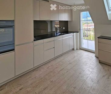 Schöne Dachwohnung in zentraler Lage - Photo 1