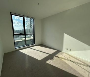 1 Bedroom + 1 Study 1Bath Modern Apartment in Footscray - Photo 6