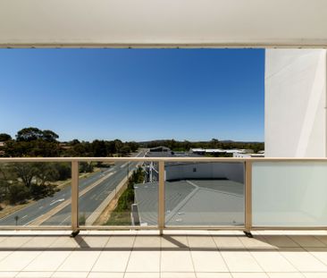 Convenient Living with Space and Comfort - Photo 3