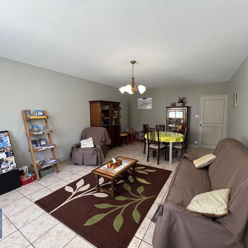Location Maison 3 pièces 97m² LA TOUR ST GELIN 37120 - Photo 1