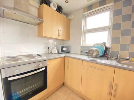 1 bedroom in a house share to rent - Photo 5