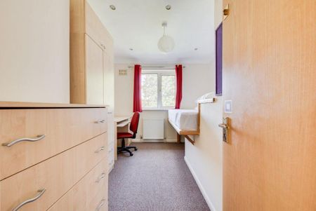 6 bedroom house to rent - Photo 2