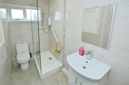 2 bedroom end of terrace house to rent - Photo 4