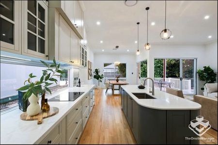 Family Retreat in the Heart of Tarragindi - Photo 3