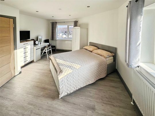 1 bedroom in a house share to rent - Photo 1