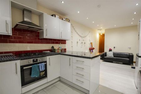 6 bedroom house to rent - Photo 2