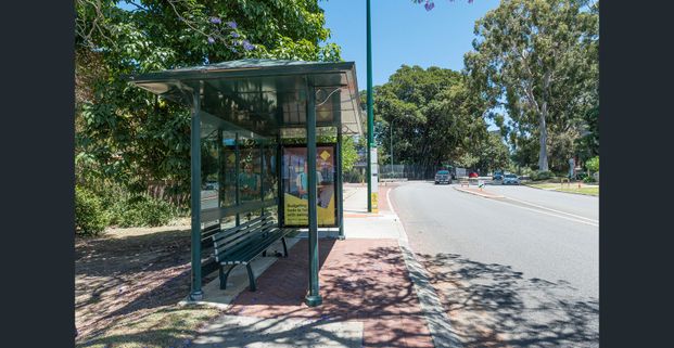 Unfurnished Apartment In Fantastic Location ! - Photo 1