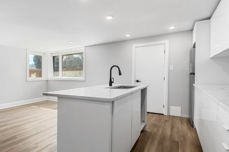 507 Churchill Avenue North - 1 - Photo 5