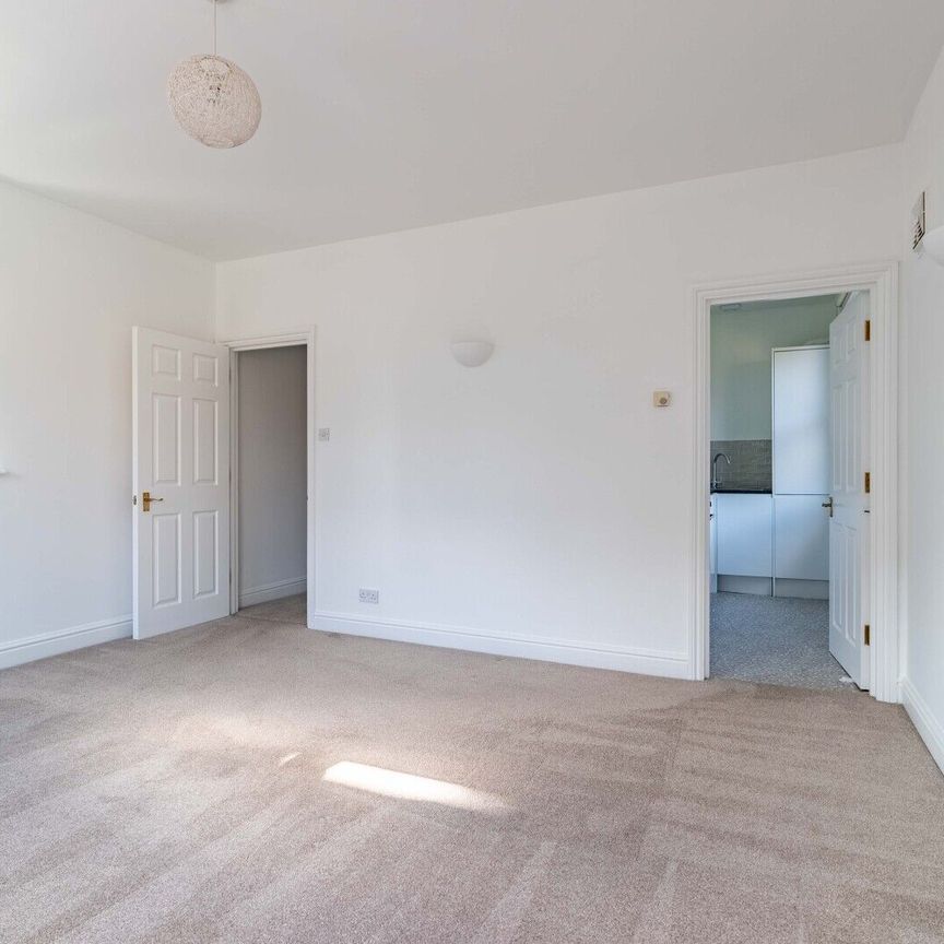 Available unfurnished from 08/12/2025 - Photo 1