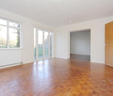 4 bedroom detached house to rent - Photo 3