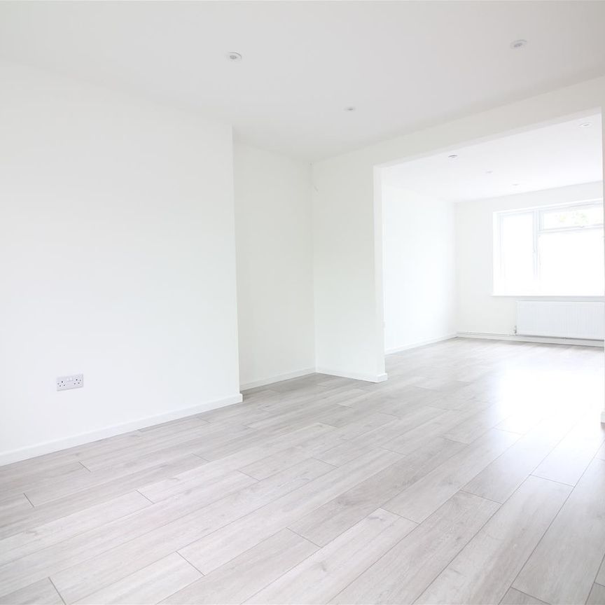 Ashbrook Road, Old Windsor, Windsor - Photo 1