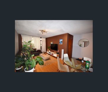 Spacious 2 Bedroom Unit - Photo 2