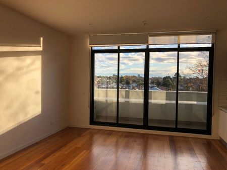 Live Larger On The CBD Fringe - Photo 2