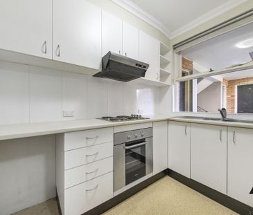 Studio On Top Floor - Photo 4