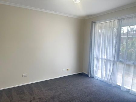 LOVELY 3 BEDROOM HOME - Photo 3
