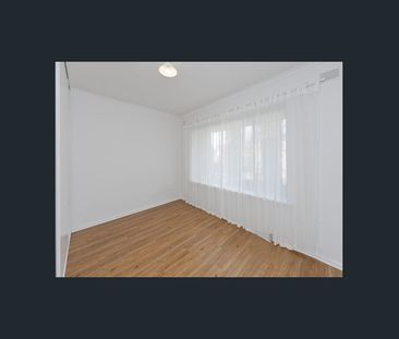 Lovely Quiet Position, Upstairs Unit. Close to CBD. - Photo 1