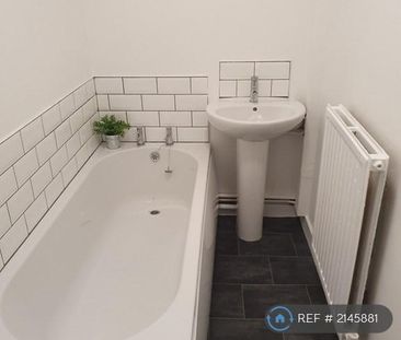 3 bedroom end of terrace house to rent - Photo 4