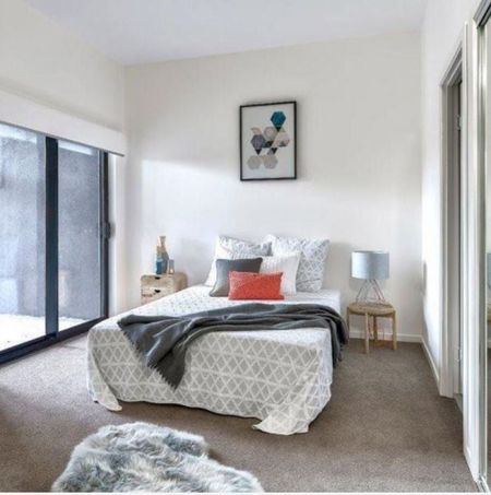 Stunning Unfurnished Apartment Only Minutes from the CBD - Photo 5