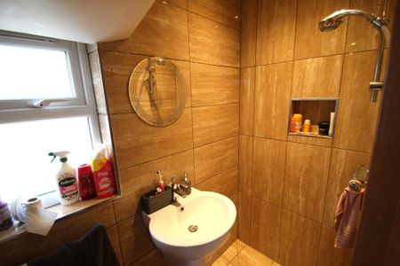 5 bedroom semi-detached house to rent - Photo 3