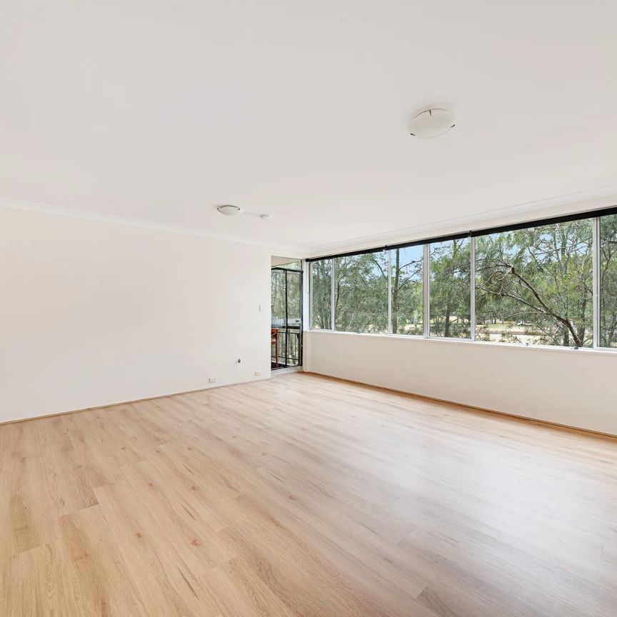 Light-Filled Renovated Waterfront Two Bedroom Apartment - Photo 1