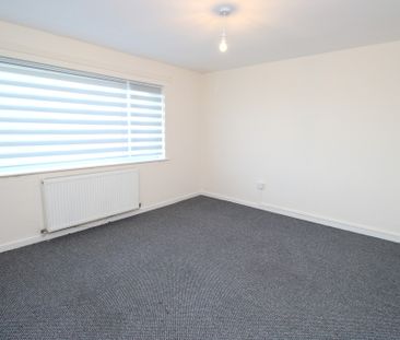 To Let 2 Bed Flat - Photo 6