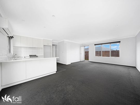 Modern three-bedroom villa in Prime Kingston Location - Photo 1