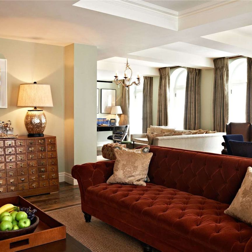 A stunning first floor apartment with a double aspect reception rooms with large windows. Set over and benefitting from the use of Little House by Soho House Group private members club. - Photo 1