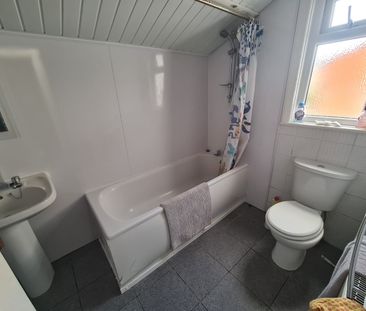 4 Bed - 51 Estcourt Avenue, Headingley, Leeds - LS6 3ET - Student - Photo 4