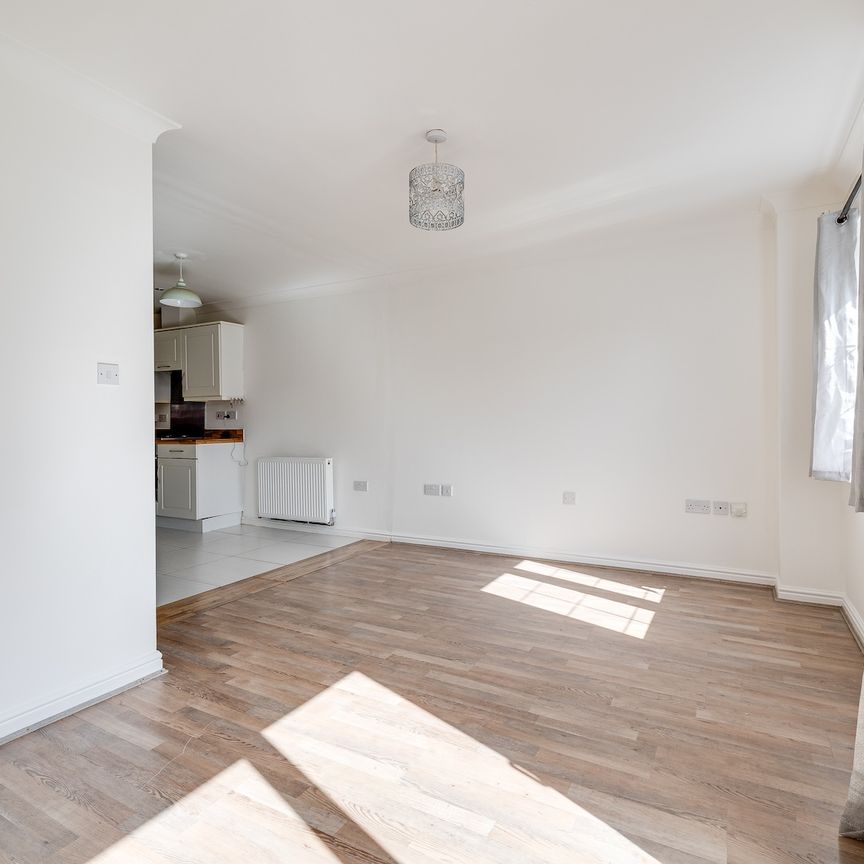 Standingwood Road, Ellesmere Port - Photo 1