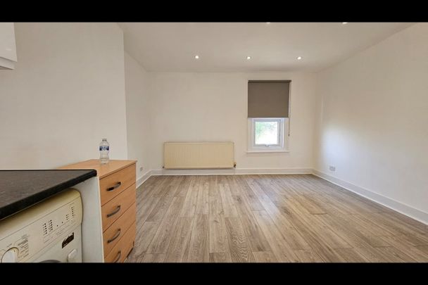 1 Bed Flat, Long Lane, N3 - Photo 1