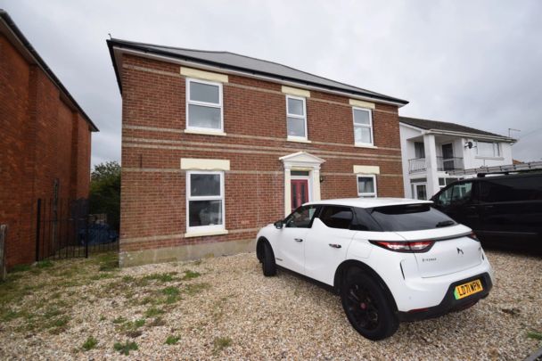 To Rent Beswick Avenue, Ensbury Park, Bournemouth, BH10 £3,060 pcm Tenancy Info - Photo 1