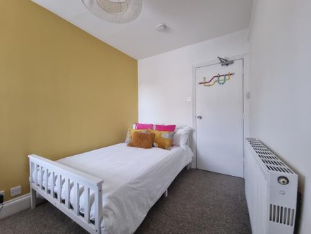 5 bedroom terraced house to rent - Photo 3