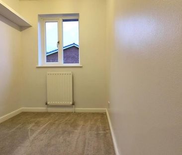 3 bedroom end of terrace house to rent - Photo 2