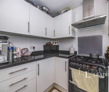 2 bedroom house to rent Corby Crescent, Anchorage Park, Portsmouth,... - Photo 3