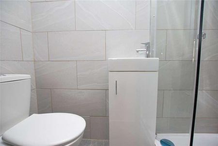 Raymond Crescent, Guildford, Surrey, GU2 - Photo 4