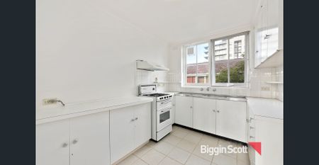 LARGE TWO BEDROOM HOUSE IN THE HEART OF EAST MELBOURNE - Photo 4