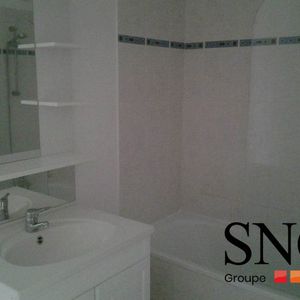 T2 AVEC BALCON ET PLACE DE PARKING - Photo 2