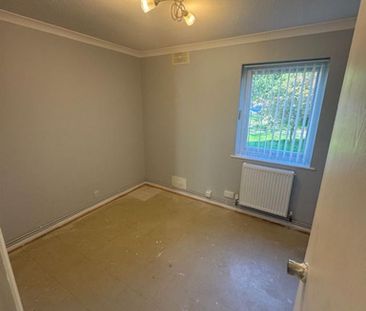 2 bedroom ground floor flat to rent - Photo 2