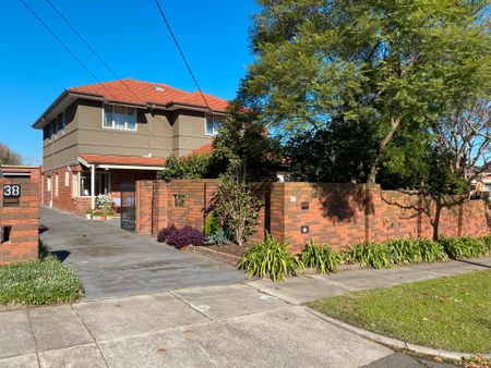Located in a Beautiful and Popular Family Neighbourhood! - Photo 3